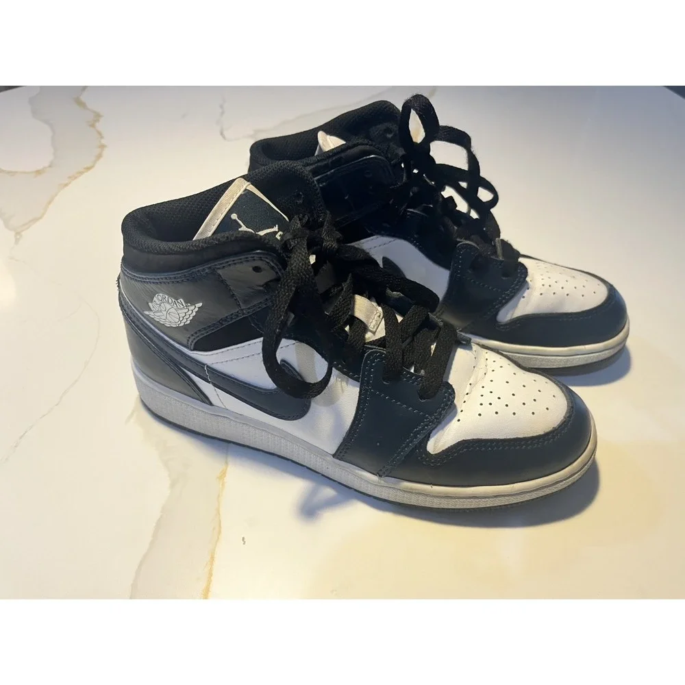 Nike Air Jordan 1 Mid-retro Sneaker -navy-sz 4.5 kids in excellent condition
